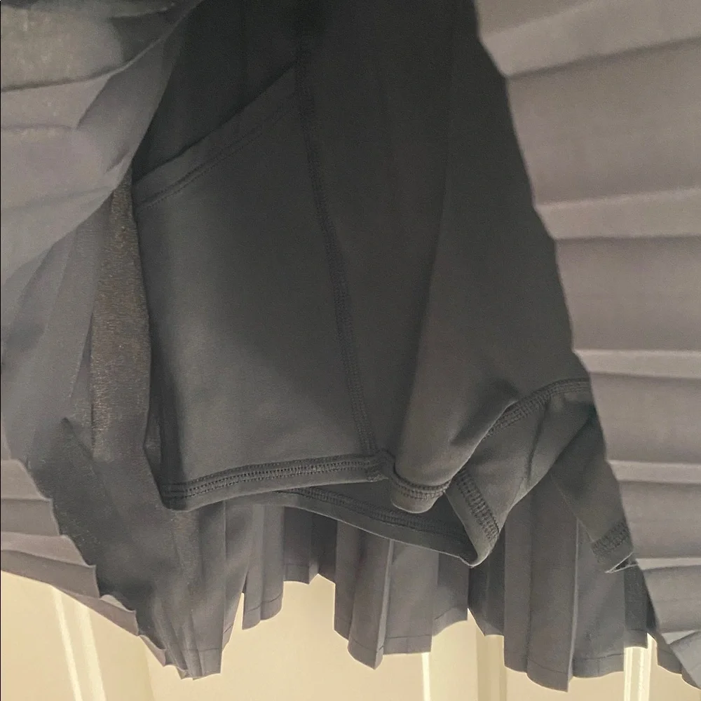 Alo Yoga Aces Tennis Skirt ( with build in shorts)